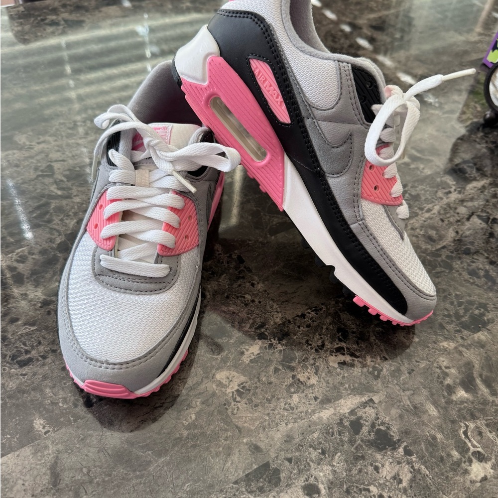 LIKE NEW‼️‼️
Nike Women's Air Max Sneakers - Gray and Pink